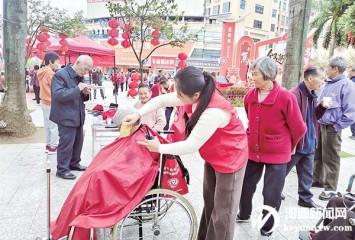 ���´����桱ů ־Ը����ƽ ��ƽ�ؿ�չѧ�׷�־Ը��������