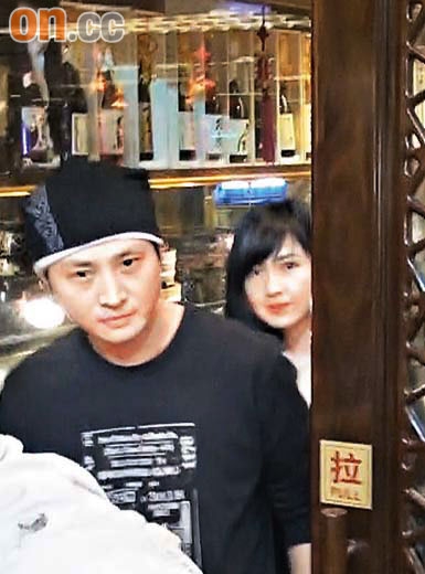 吴启华蔡少芬两家聚会与倪震碰头不尴尬(图)