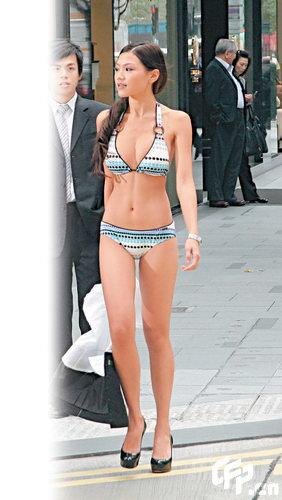 翻版乐基儿闹市拍广告惹火当众扯衣秀三点(图)