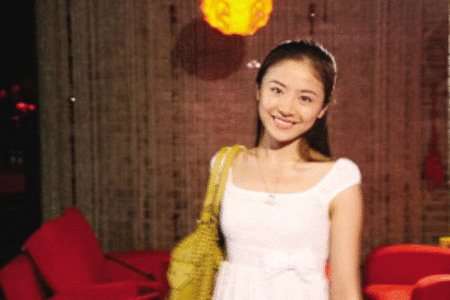 “翻版张柏芝”陷入“整容门” 网友曝光旧照 “翻版张柏芝”陷入“整容门” 网友曝光旧照