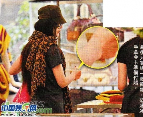 范冰冰母女香港攻名店 只试不买累死店员(图) 范冰冰母女香港攻名店 只试不买累死店员(图)