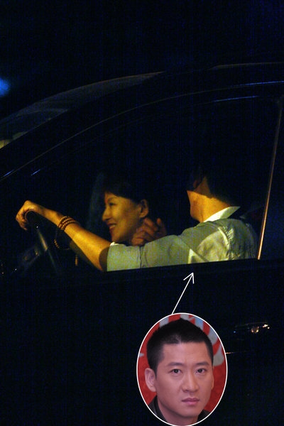 ҹ������Ů�ݰ� �ܽܳ������������ռ�ʻ(ͼ)