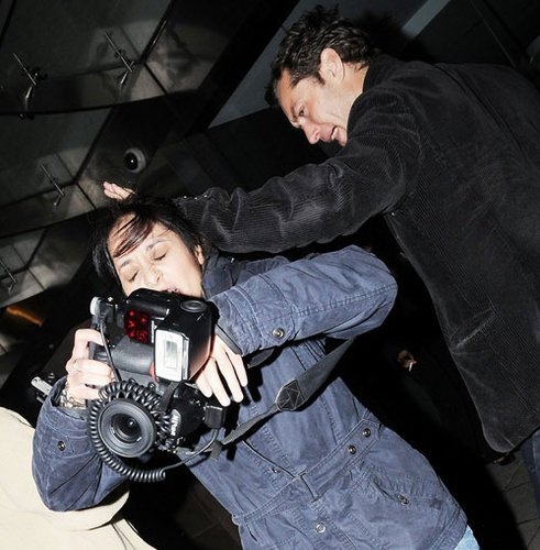 �õ�-��Ƶ�������Ů���� ���Ϲ��⶯��(ͼ)