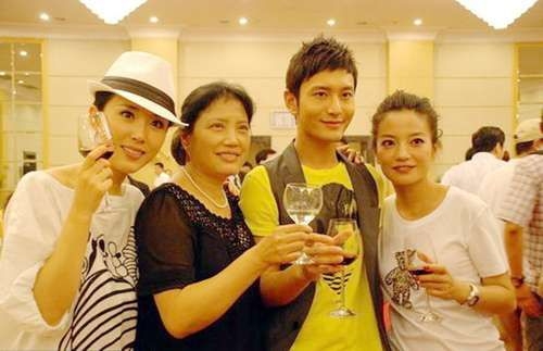 赵薇当选电影学会副会长 称首次当干部很激动 赵薇当选电影学会副会长 称首次当干部很激动