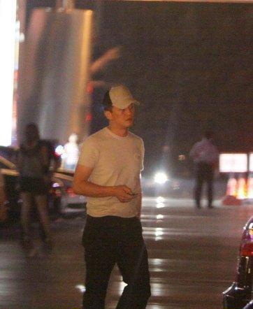 密会李厚霖喝烂醉 李亚鹏学乖酒后不开车(图) 密会李厚霖喝烂醉 李亚鹏学乖酒后不开车(图)