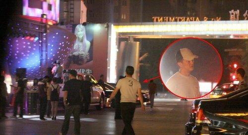 密会李厚霖喝烂醉 李亚鹏学乖酒后不开车(图) 密会李厚霖喝烂醉 李亚鹏学乖酒后不开车(图)