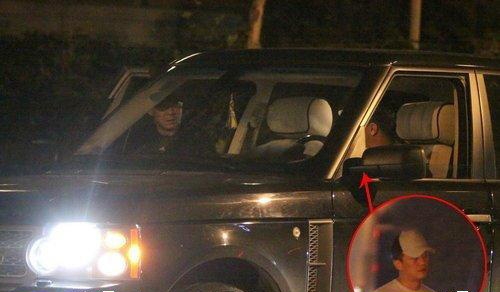 密会李厚霖喝烂醉 李亚鹏学乖酒后不开车(图) 密会李厚霖喝烂醉 李亚鹏学乖酒后不开车(图)