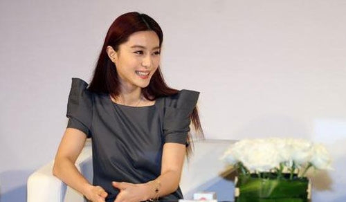 范冰冰演“床戏”双胯青紫 笑称喜欢“受虐” 范冰冰演“床戏”双胯青紫 笑称喜欢“受虐”