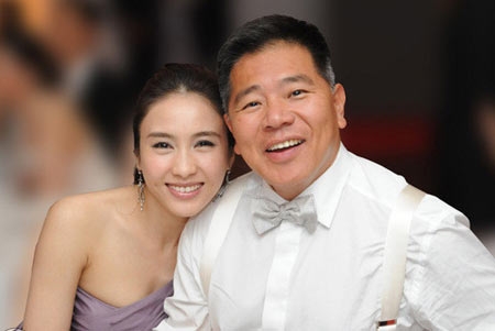 黎姿讨好媒体派送礼品赞女明珠两颗蒙天赐(图)